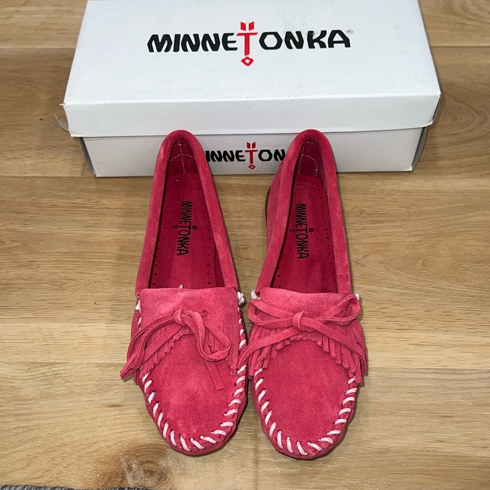 AUTH NIB MINNETONKA KILTY MOCCASINS HARDSOLE HOT PINK US 5